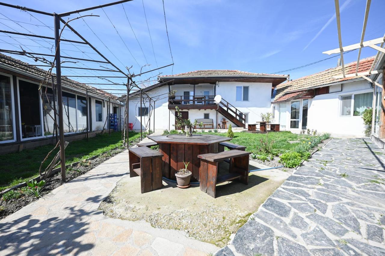 Guest House Bulgarka Dibich Exterior photo